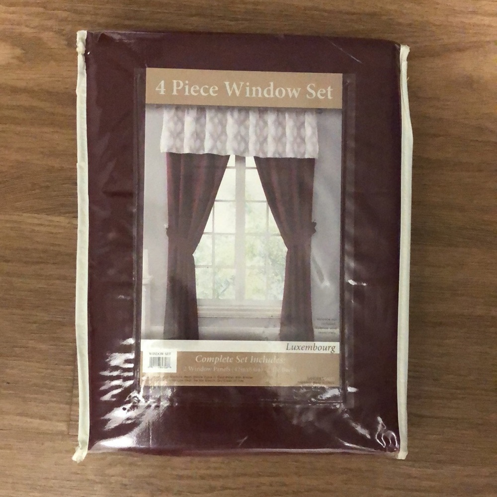 Luxembourg 5 Piece Window and Valance Set